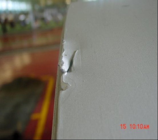 Secondary Stainless Steel Show, Steel Edge Crack