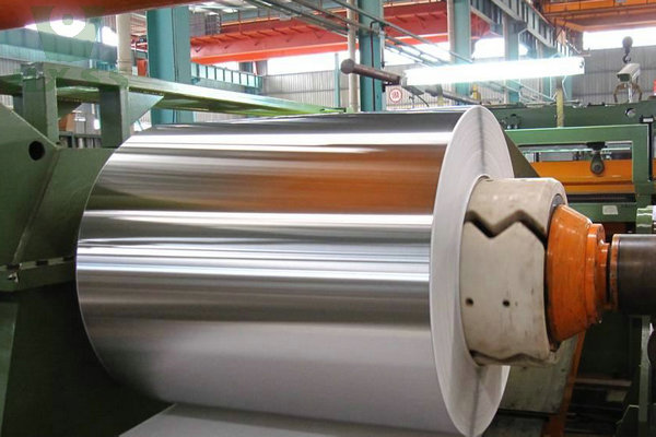 Abwickeln von Edelstahl-Coils